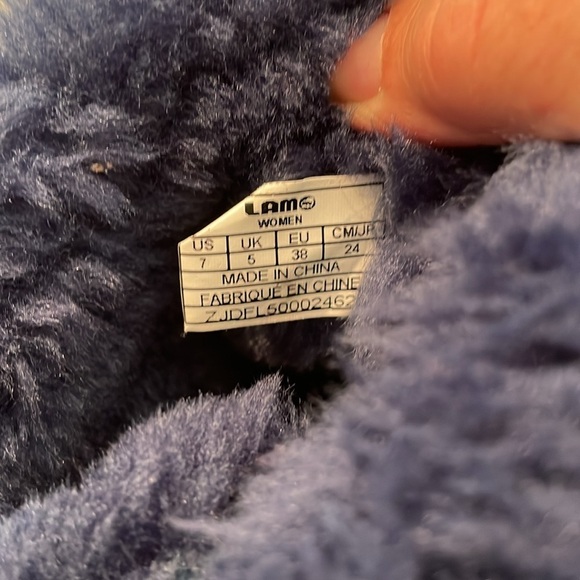 LAMO BLUE  lace up boot. Faux fur lined to keep your feet warm. Size 7 EU 38 - Picture 6 of 6